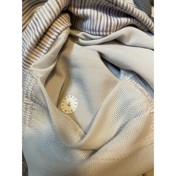 Lululemon On The Fly Short Size 4 - Picture 7 of 7